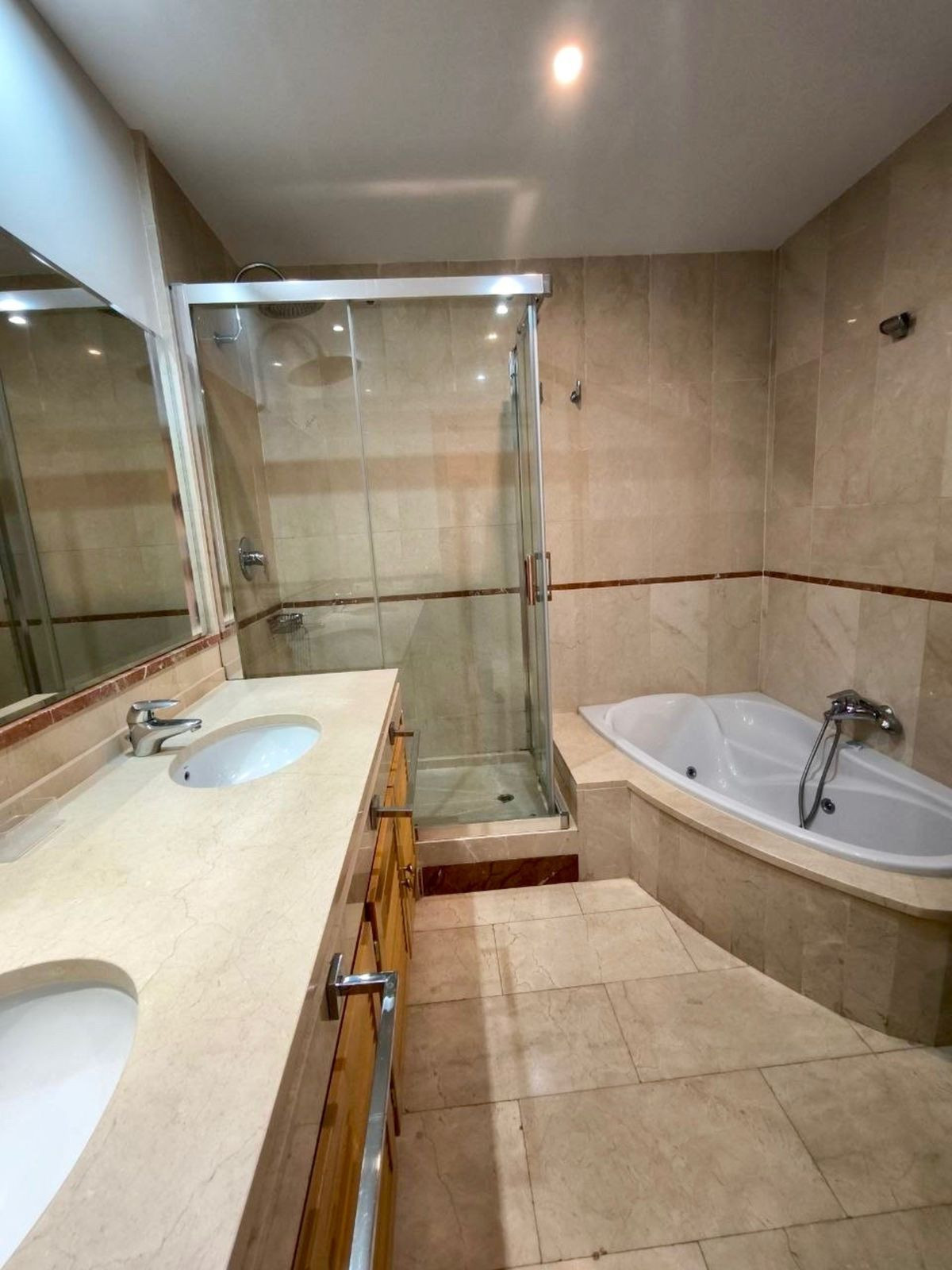 Piso de 3 dormitorios con piscina en Málaga – Foto 12