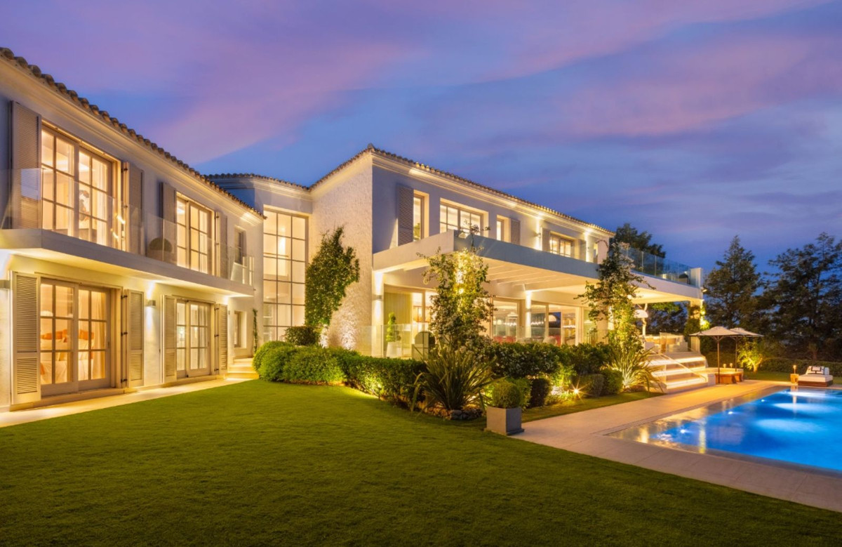 6 Bedroom Villa in Marbella - Photo 32