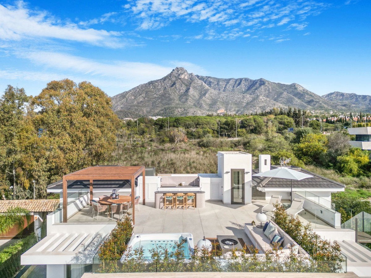 6 Bedroom Villa in Marbella - Photo 66