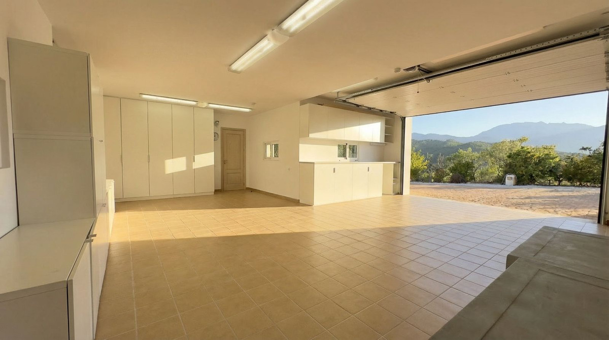 Chalet de 4 dormitorios con piscina en Málaga – Foto 26