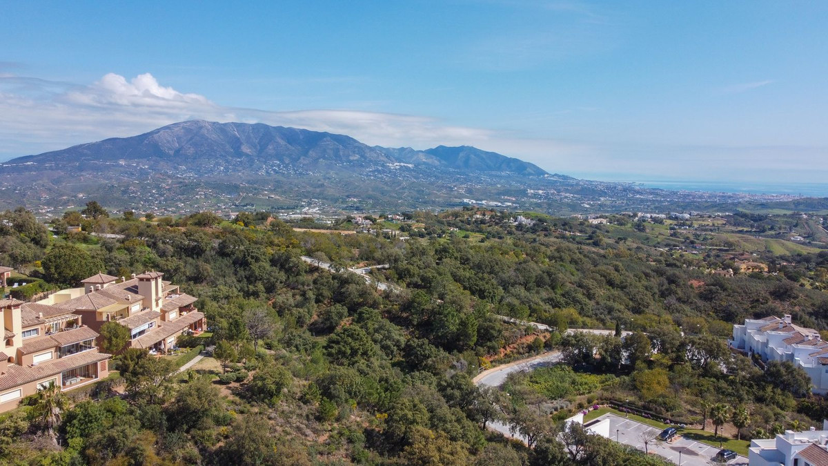 2 Bedroom Apartment in Marbella - Photo 33