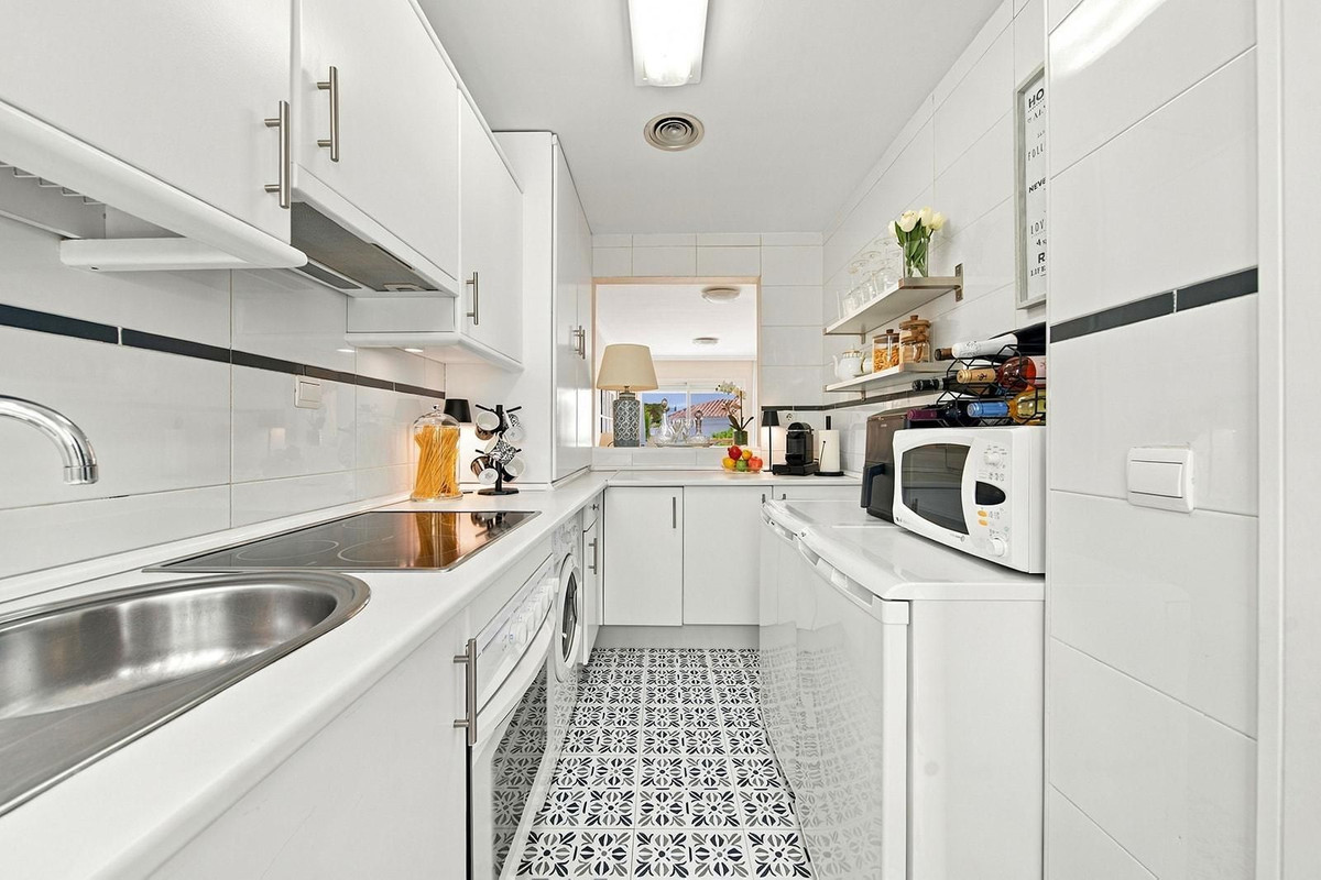 2 Bedroom Apartment in Marbella - Photo 11