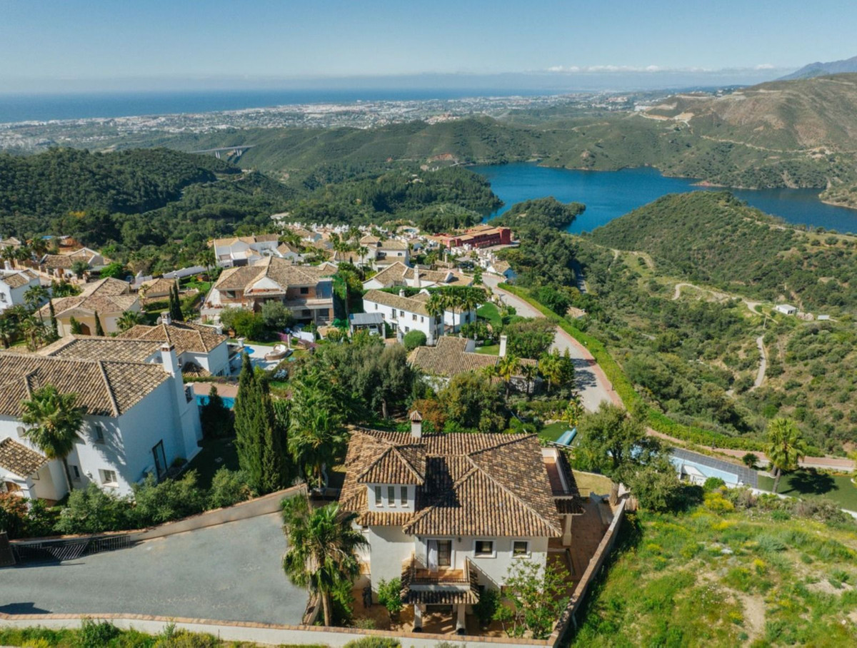6 Bedroom Villa in Istán - Photo 13
