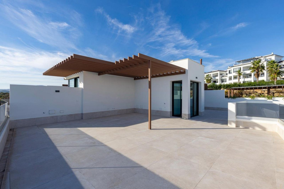 3 Bedroom Penthouse in Estepona - Photo 42