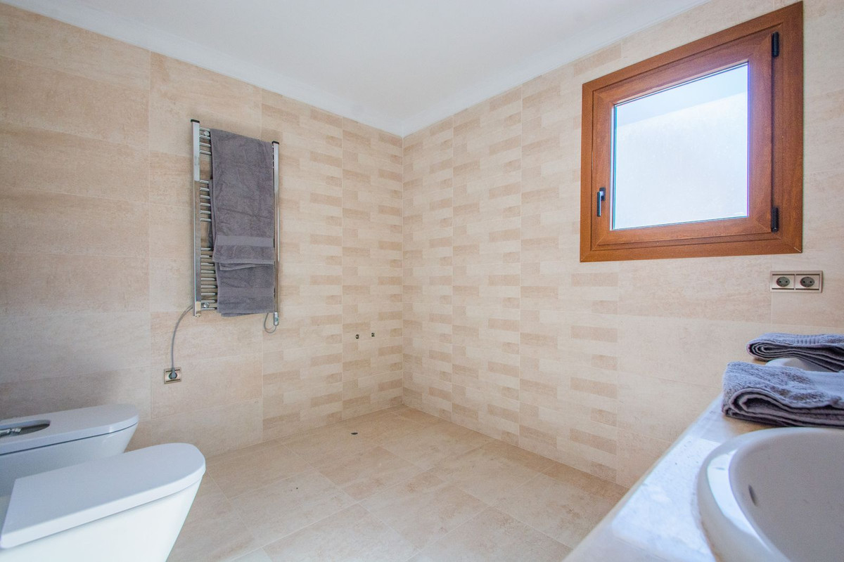 5 Bedroom Villa in Mijas - Photo 28