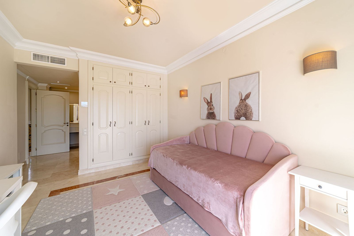 4 Bedroom Villa in Estepona - Photo 30