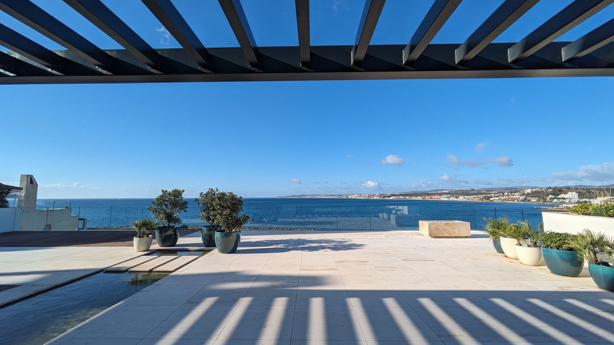 3 Bedroom Penthouse in Estepona - Photo 4