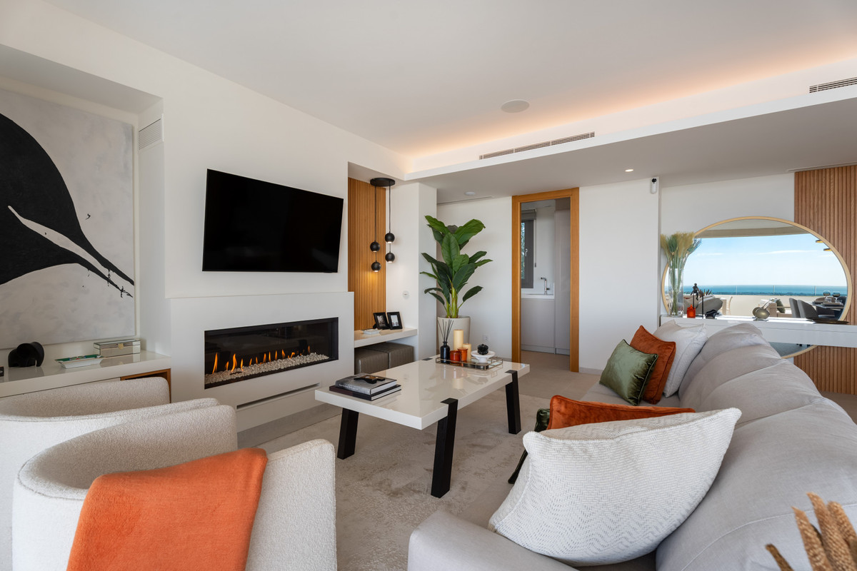 3 Bedroom Apartment in Benahavís - Photo 14