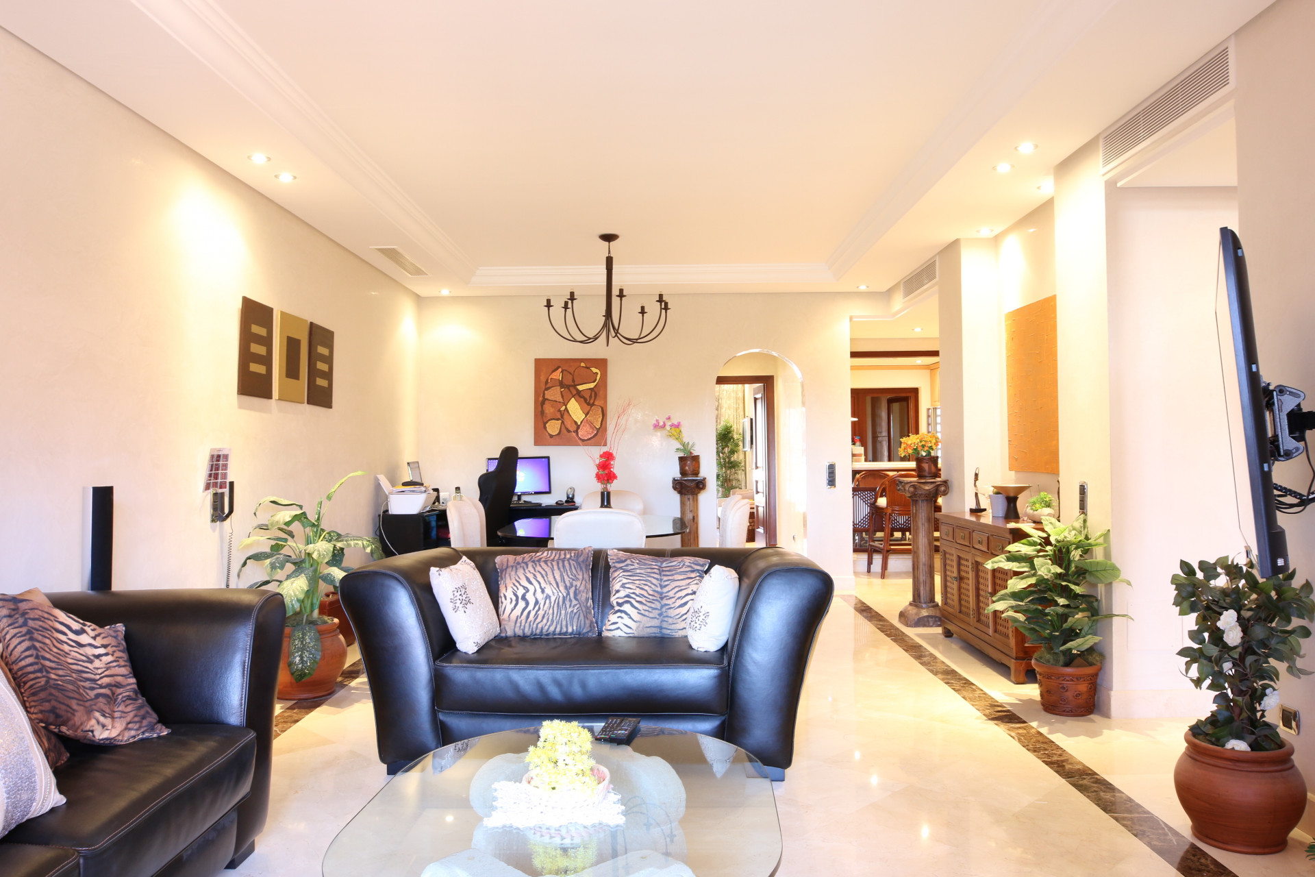 2 Bedroom Apartment in Estepona - Photo 10