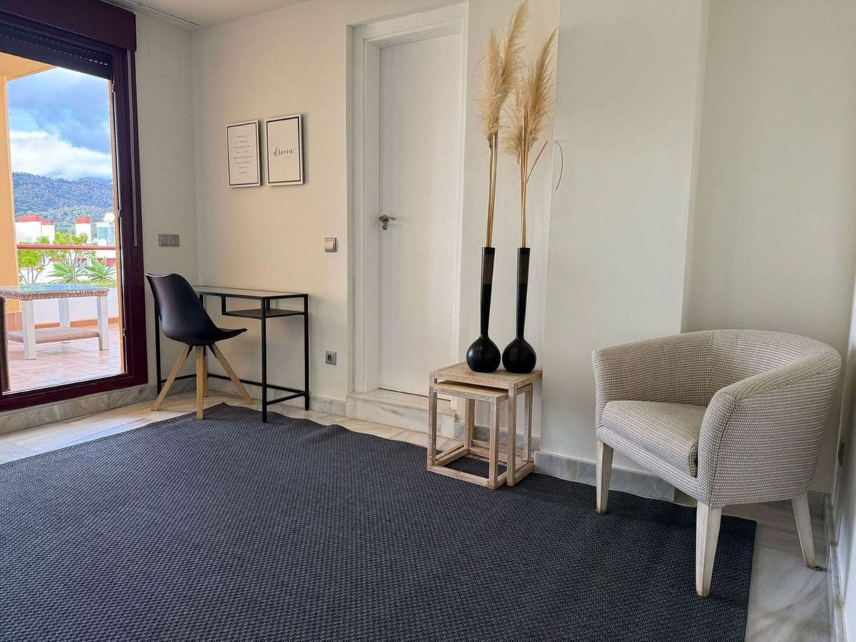 3 Bedroom Penthouse in Estepona - Photo 19