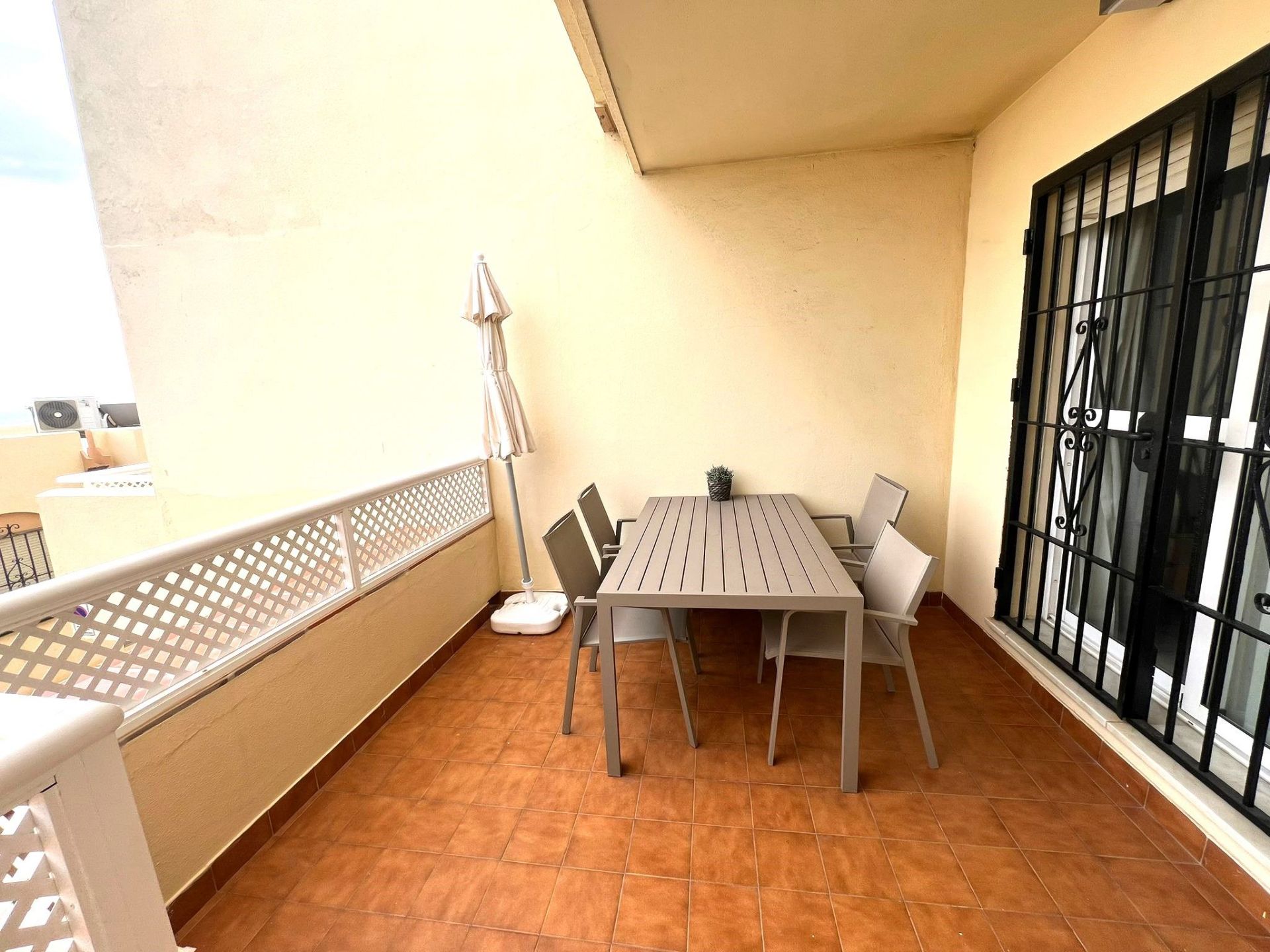 2 Bedroom Apartment in Fuengirola - Photo 7