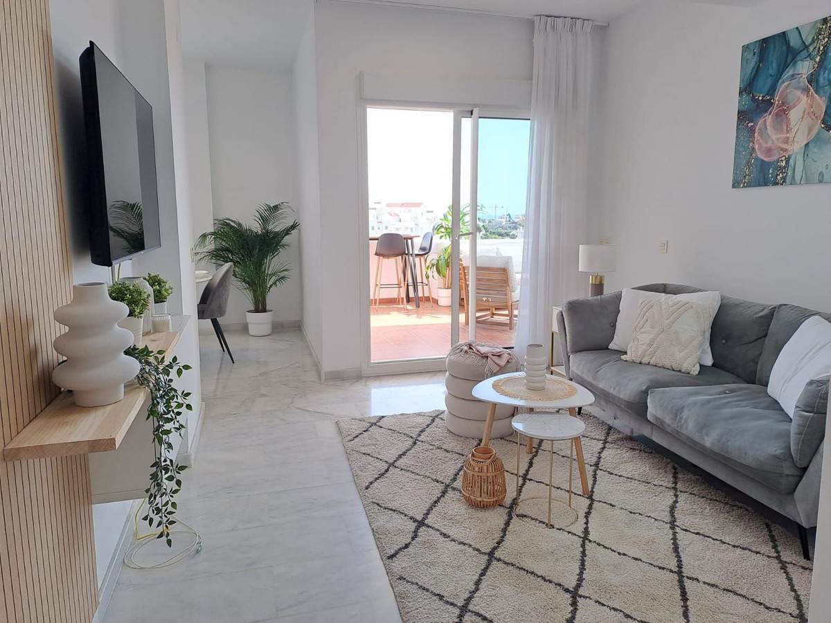 2 Bedroom Apartment in Estepona - Photo 7