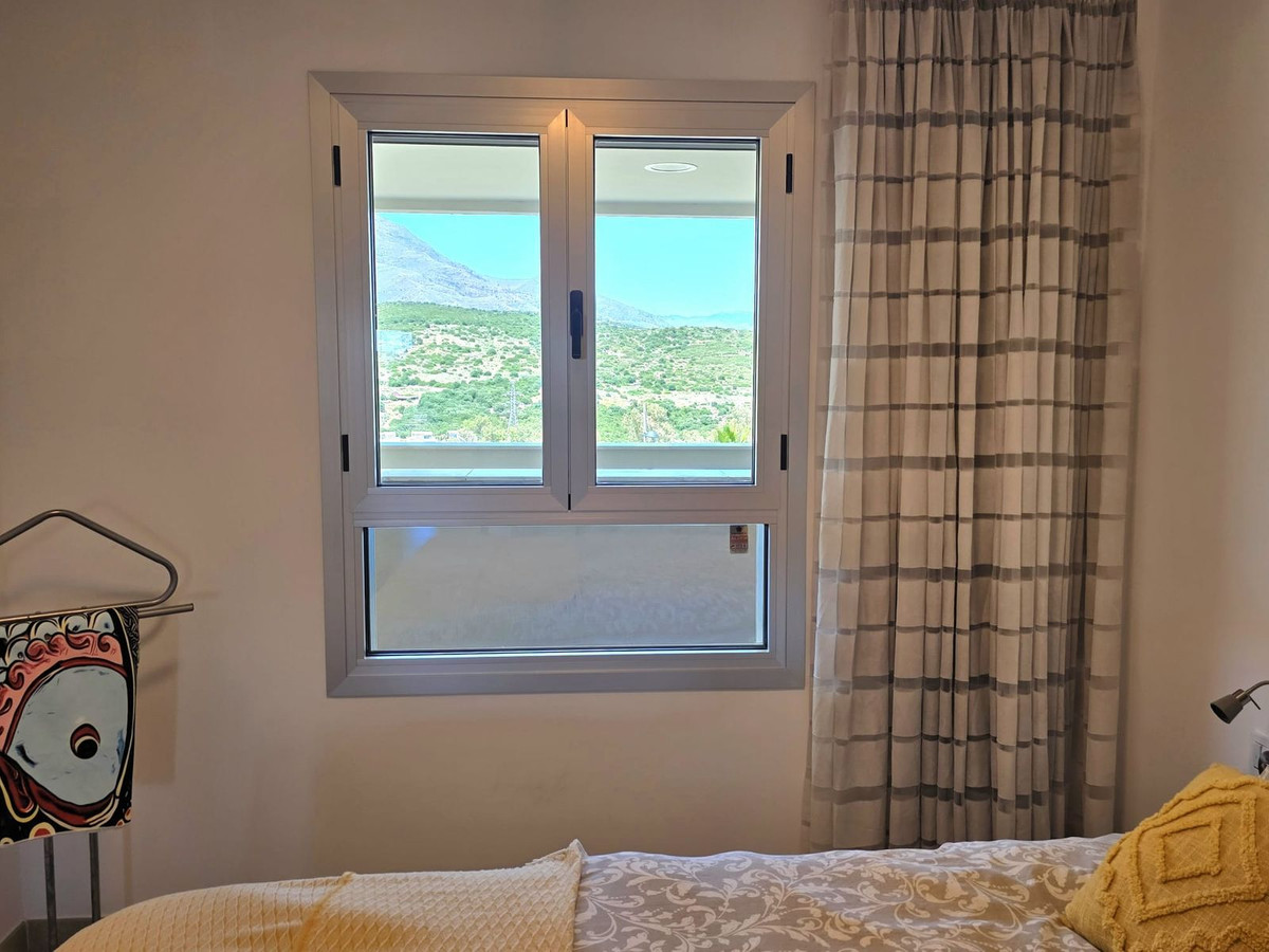 2 Bedroom Apartment in Estepona - Photo 18