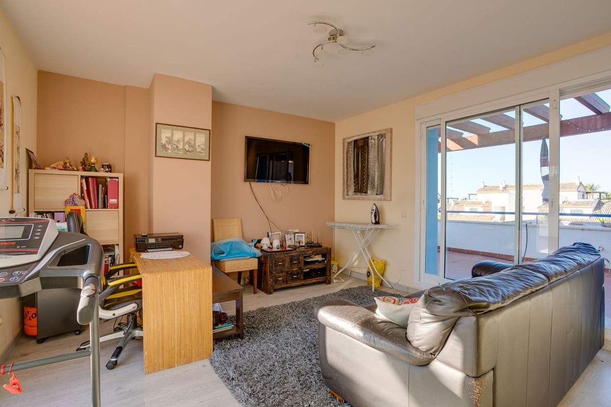 5 Bedroom Townhouse in Estepona - Photo 18