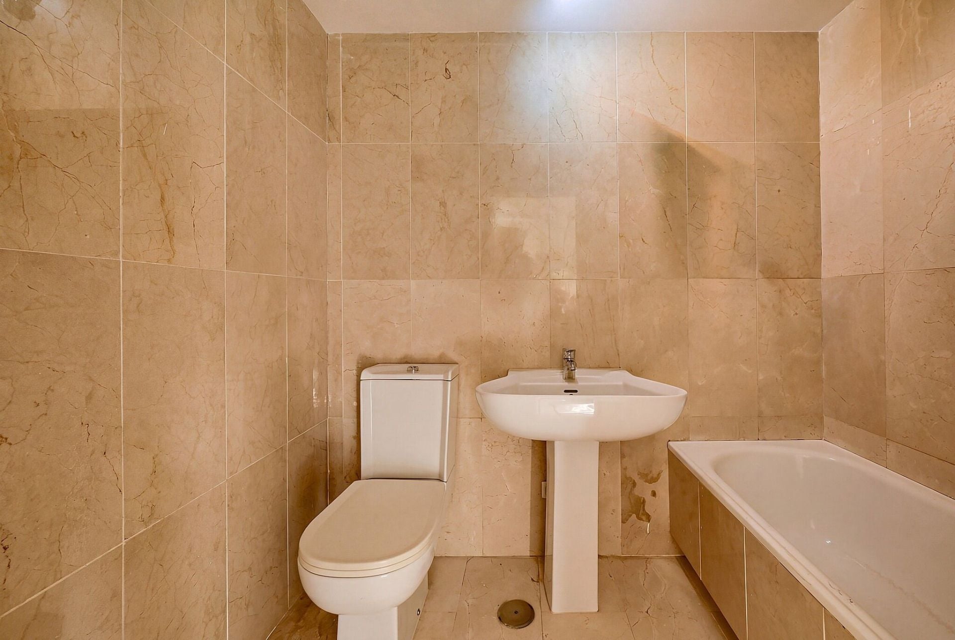 2 Bedroom Apartment in Benahavís - Photo 10