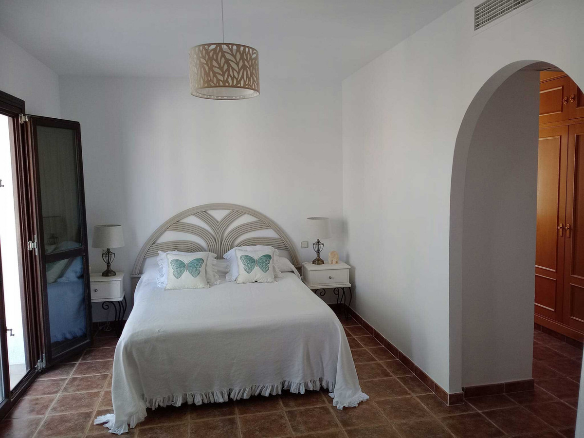 3 Bedroom Townhouse in Estepona - Photo 14