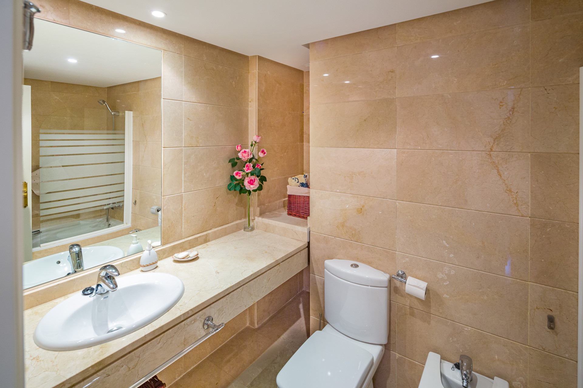 3 Bedroom Apartment in Marbella - Photo 13