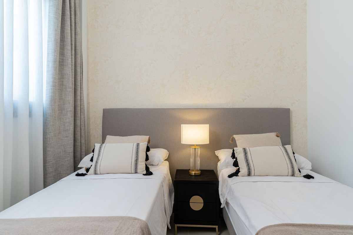 2 Bedroom Apartment in Fuengirola - Photo 14