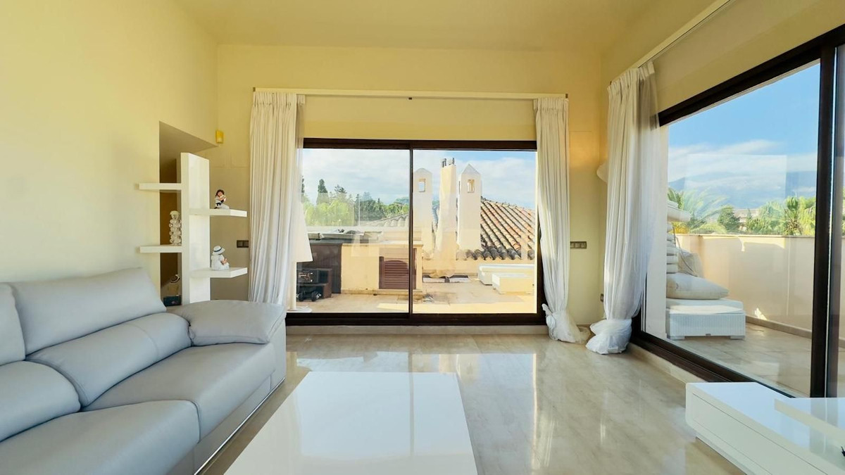 3 Bedroom Apartment in Marbella - Photo 9
