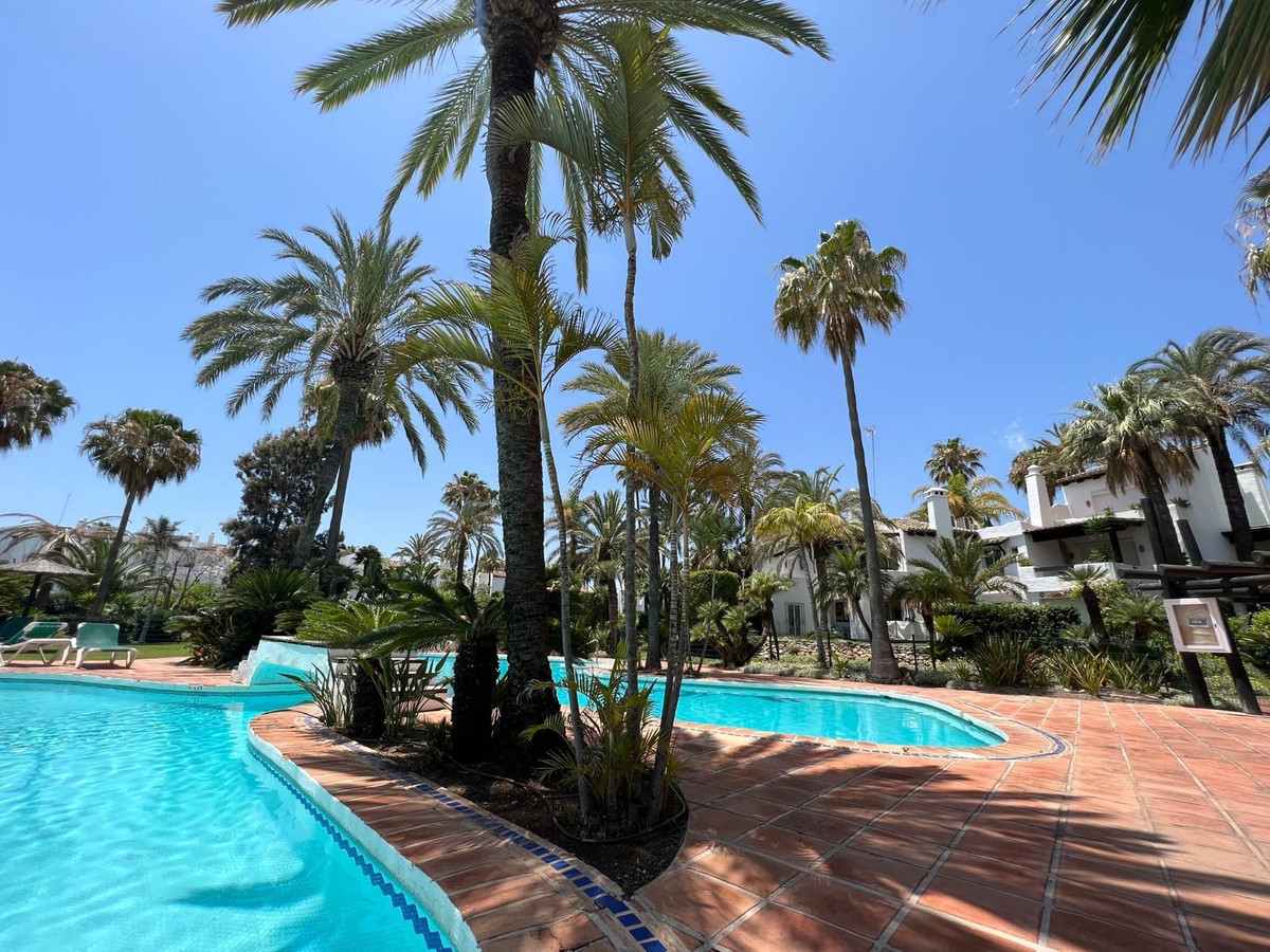 3 Bedroom Townhouse in Estepona - Photo 3