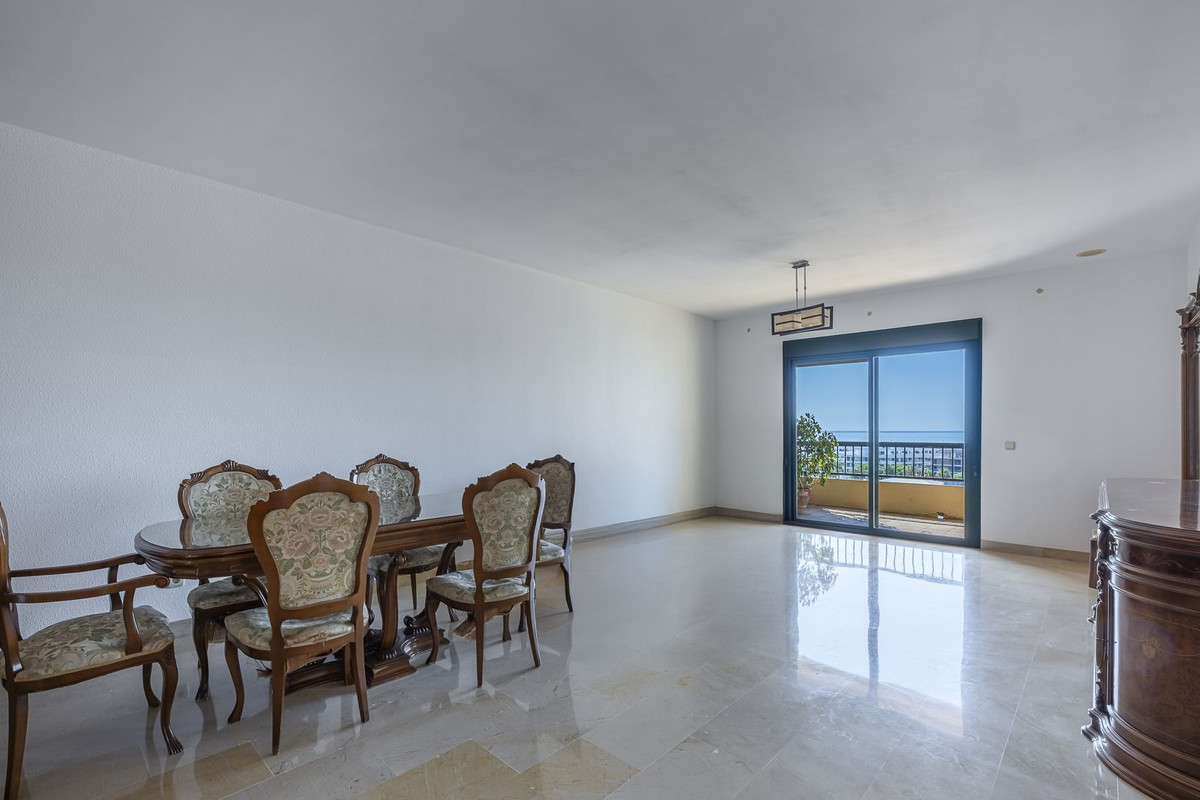 3 Bedroom Apartment in San Pedro de Alcántara - Photo 9