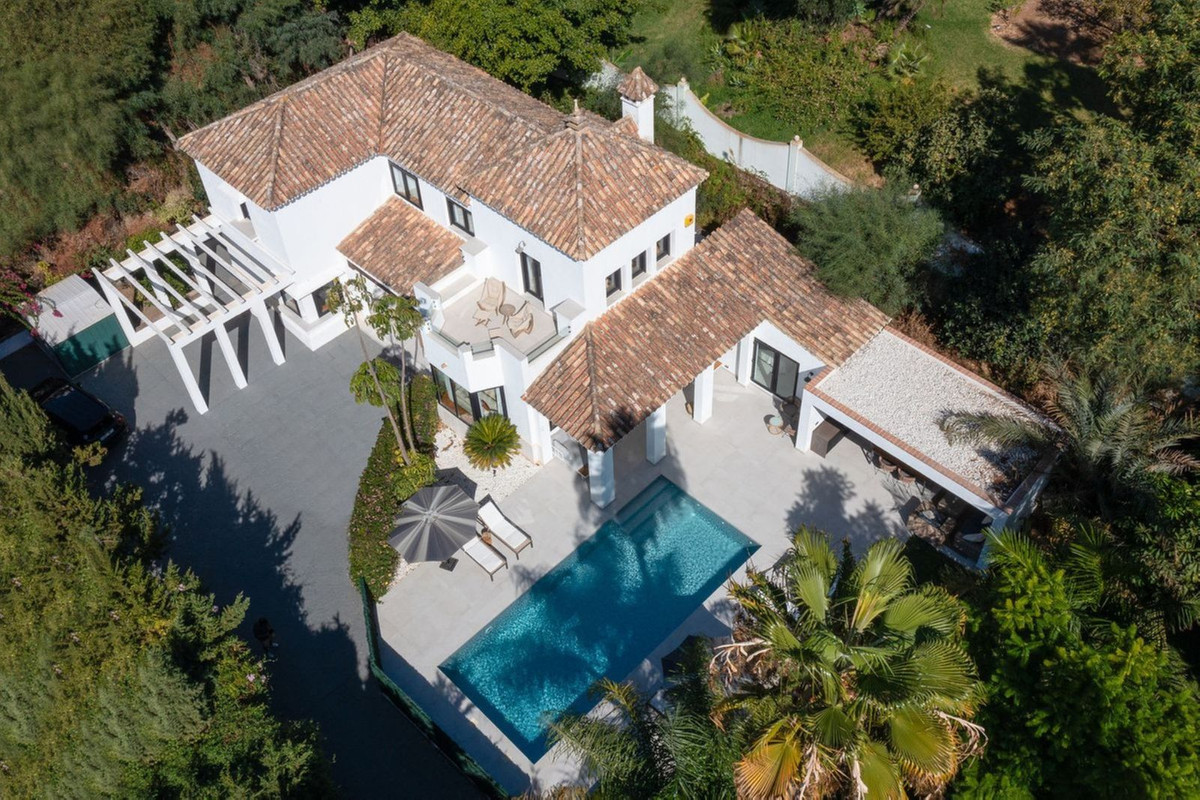 5 Bedroom Villa in Estepona - Photo 27