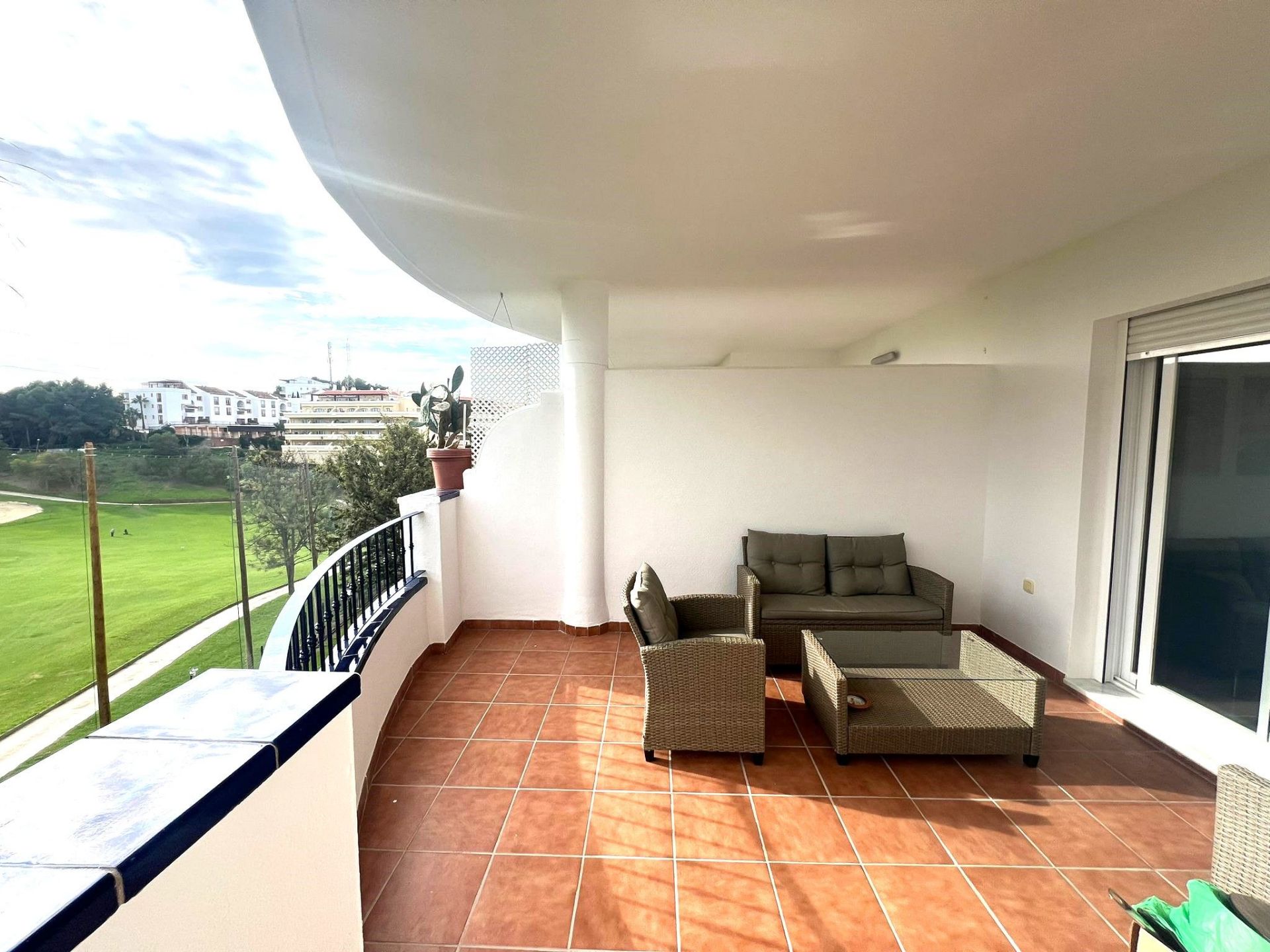 2 Bedroom Apartment in Mijas - Photo 2