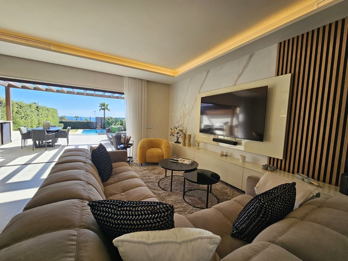 4 Bedroom Townhouse in Estepona - Photo 15