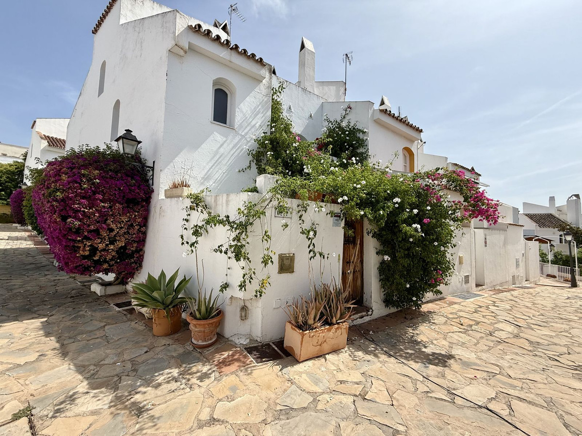 3 Bedroom Townhouse in Marbella - Photo 6