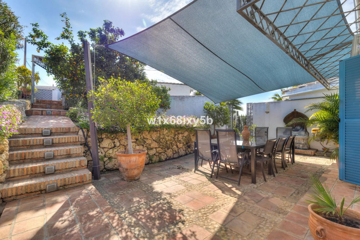 5 Bedroom Villa in San Pedro de Alcántara - Photo 22