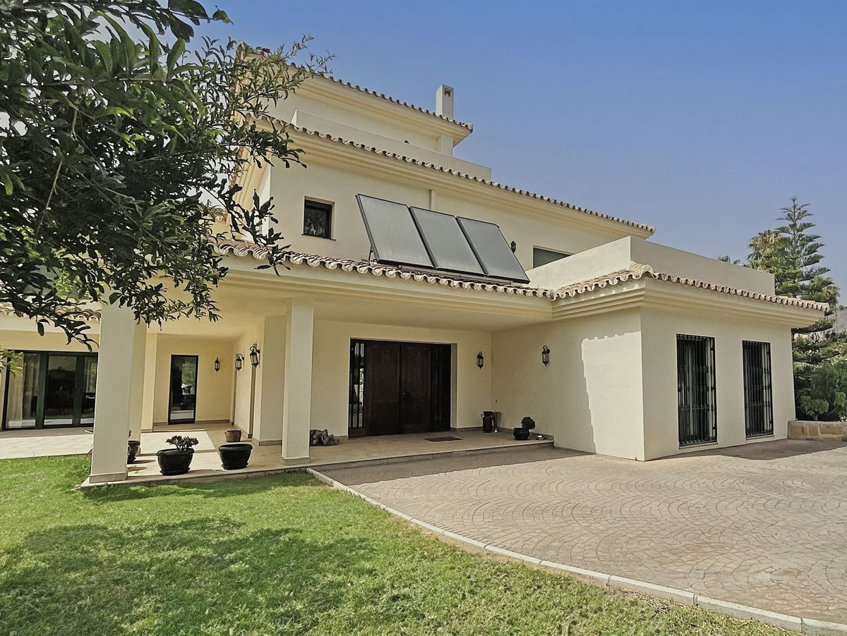 6 Bedroom Villa in Marbella - Photo 6