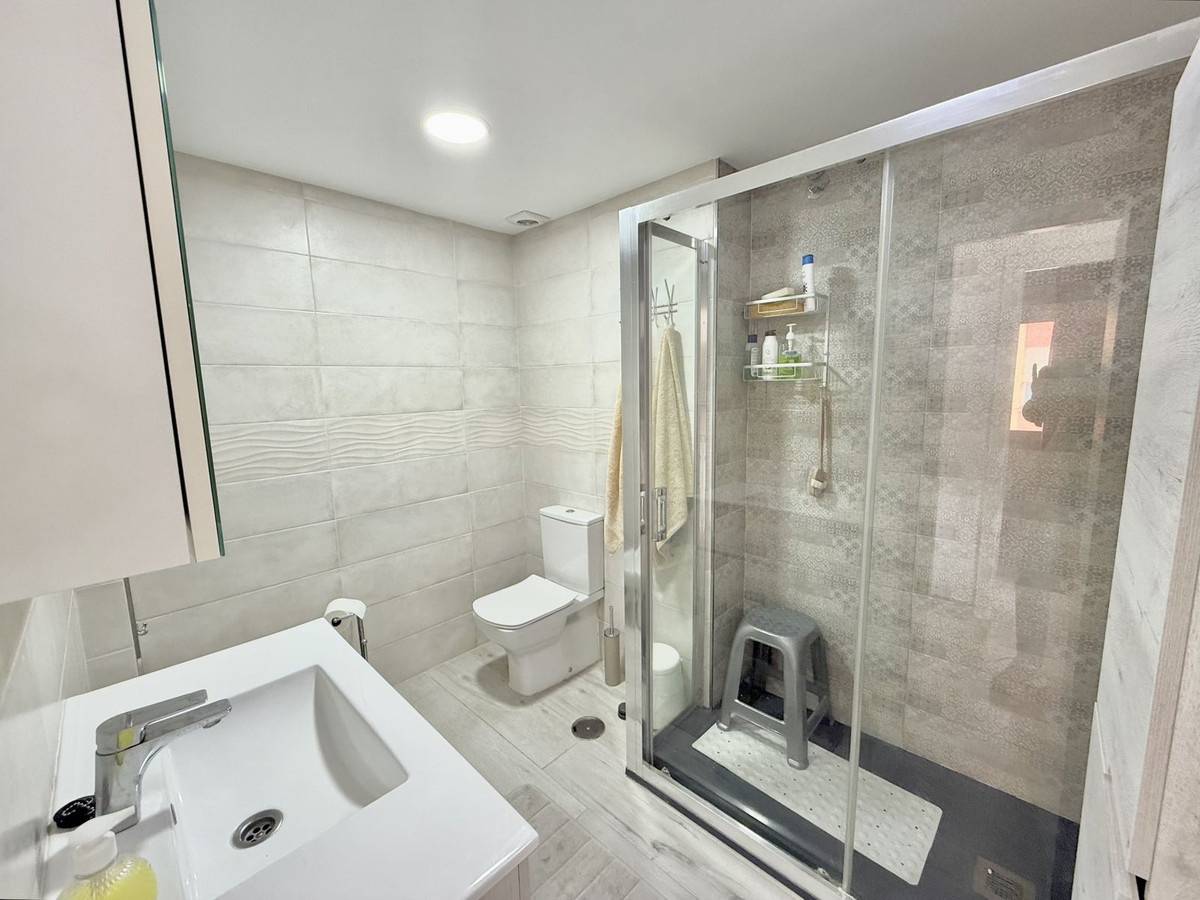 3 Bedroom Penthouse in Fuengirola - Photo 13