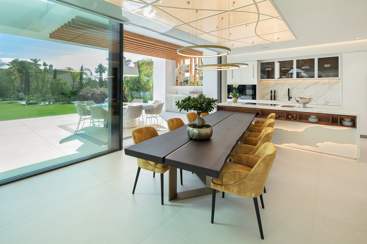 5 Bedroom Villa in Marbella - Photo 24