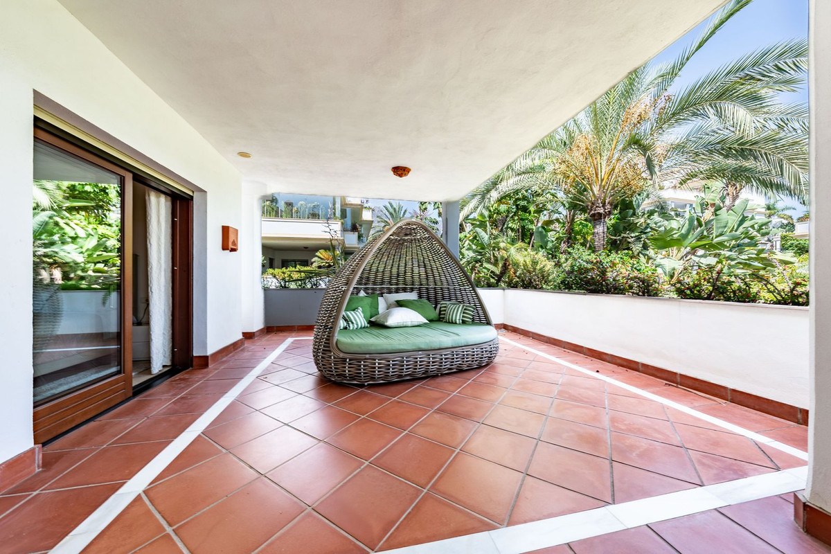2 Bedroom Apartment in Marbella - Photo 30