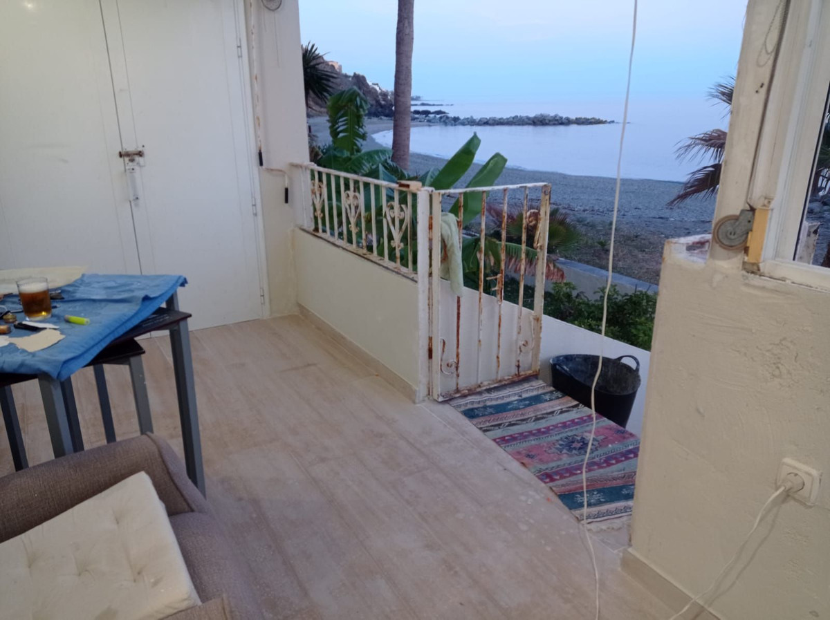 2 Bedroom Apartment in Benalmádena - Photo 11