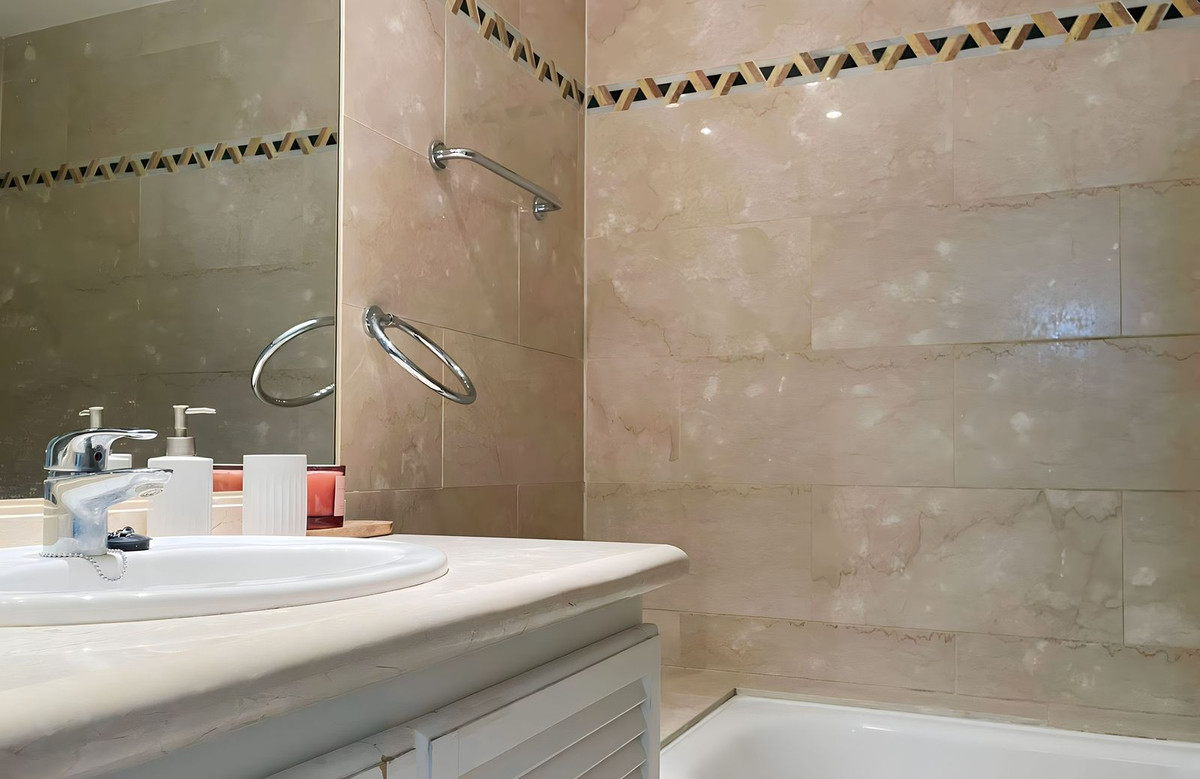 2 Bedroom Apartment in Marbella - Photo 17