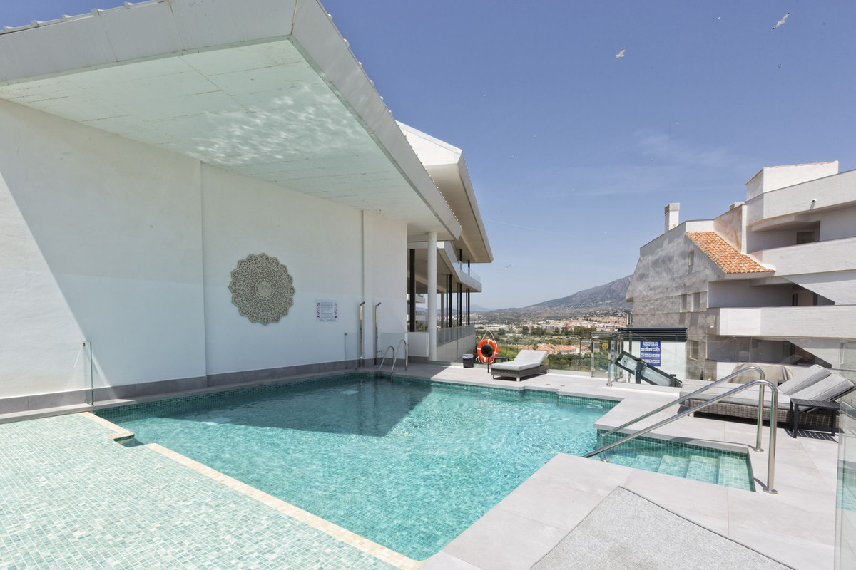 2 Bedroom Apartment in Fuengirola - Photo 15