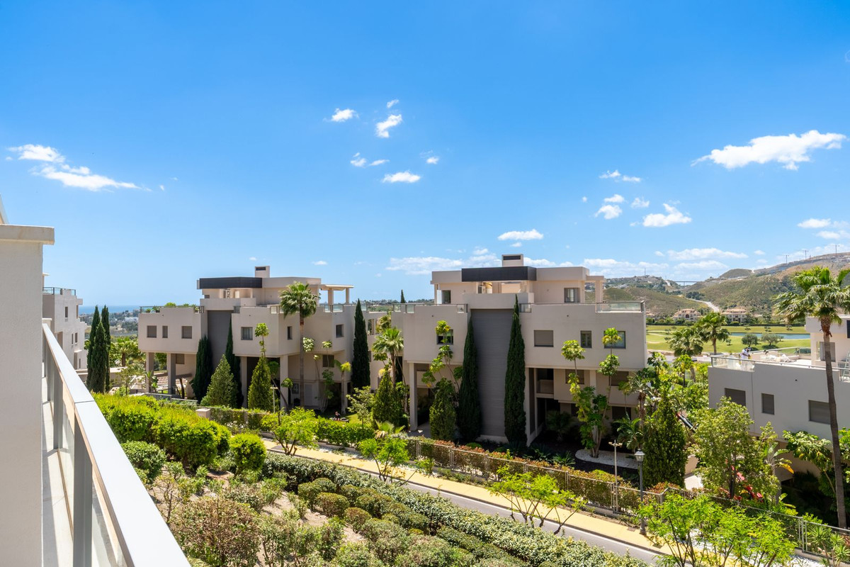 2 Bedroom Apartment in Benahavís - Photo 18