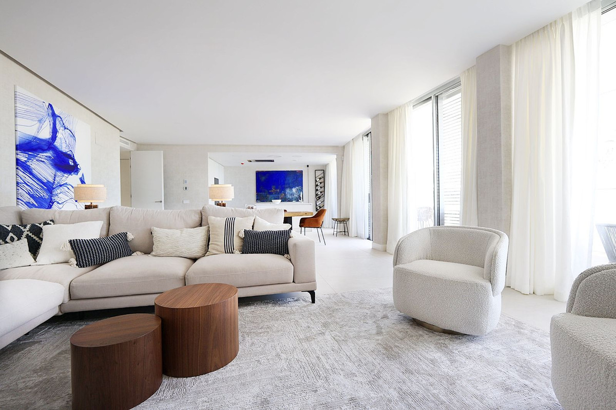 4 Bedroom Apartment in Estepona - Photo 14