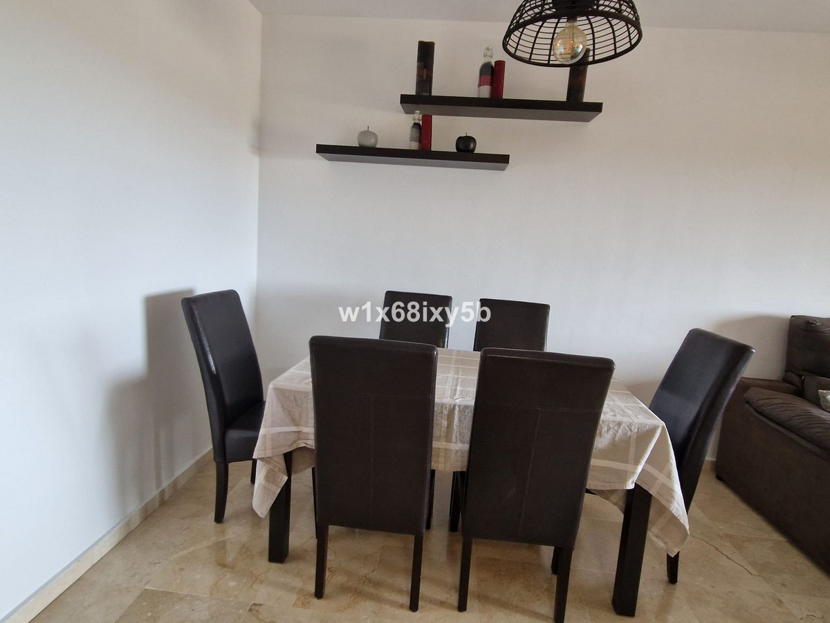 2 Bedroom Apartment in Estepona - Photo 7