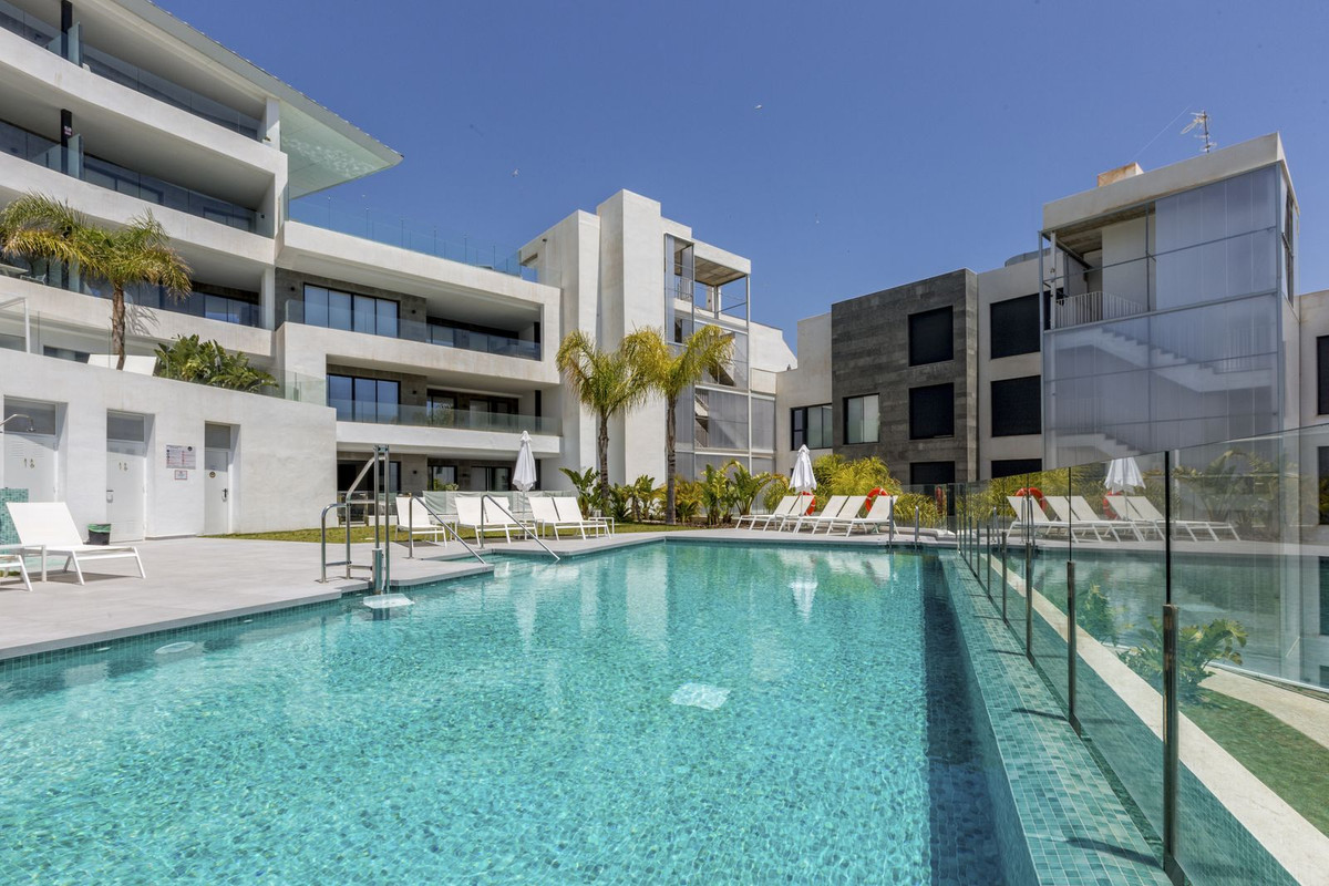 2 Bedroom Apartment in Fuengirola - Photo 28