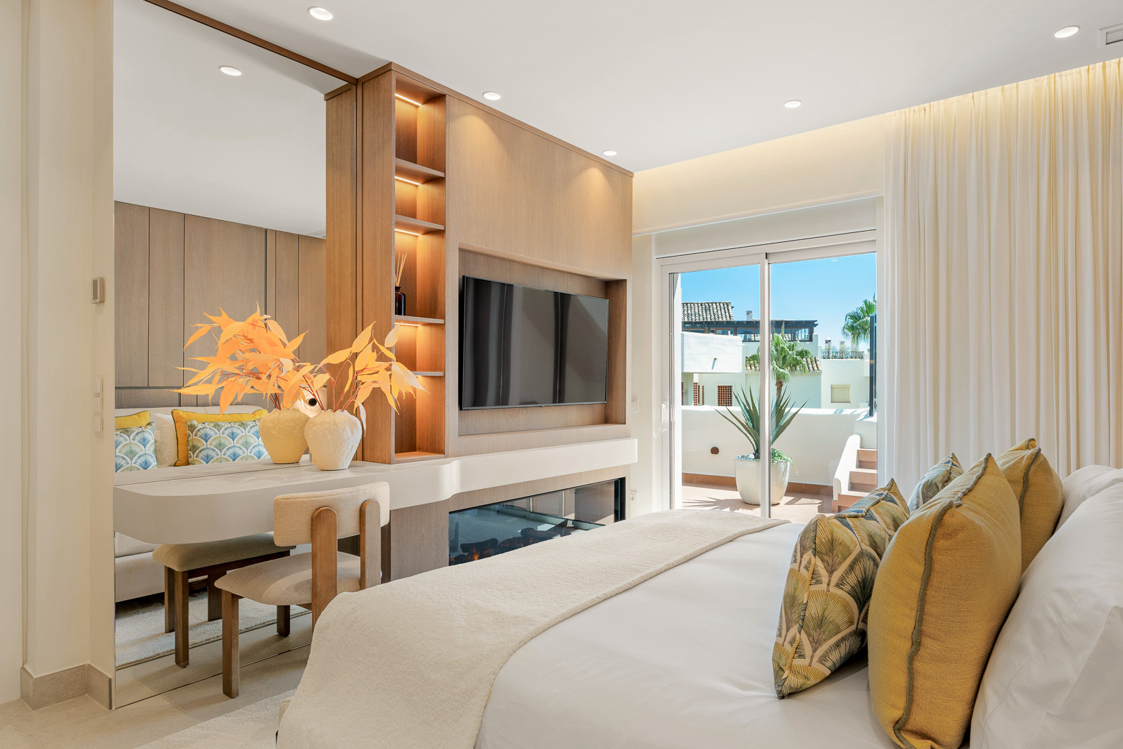 3 Bedroom Penthouse in Estepona - Photo 4