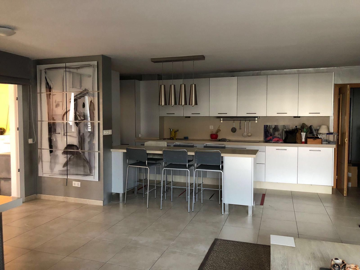 2 Bedroom Apartment in Marbella - Photo 2