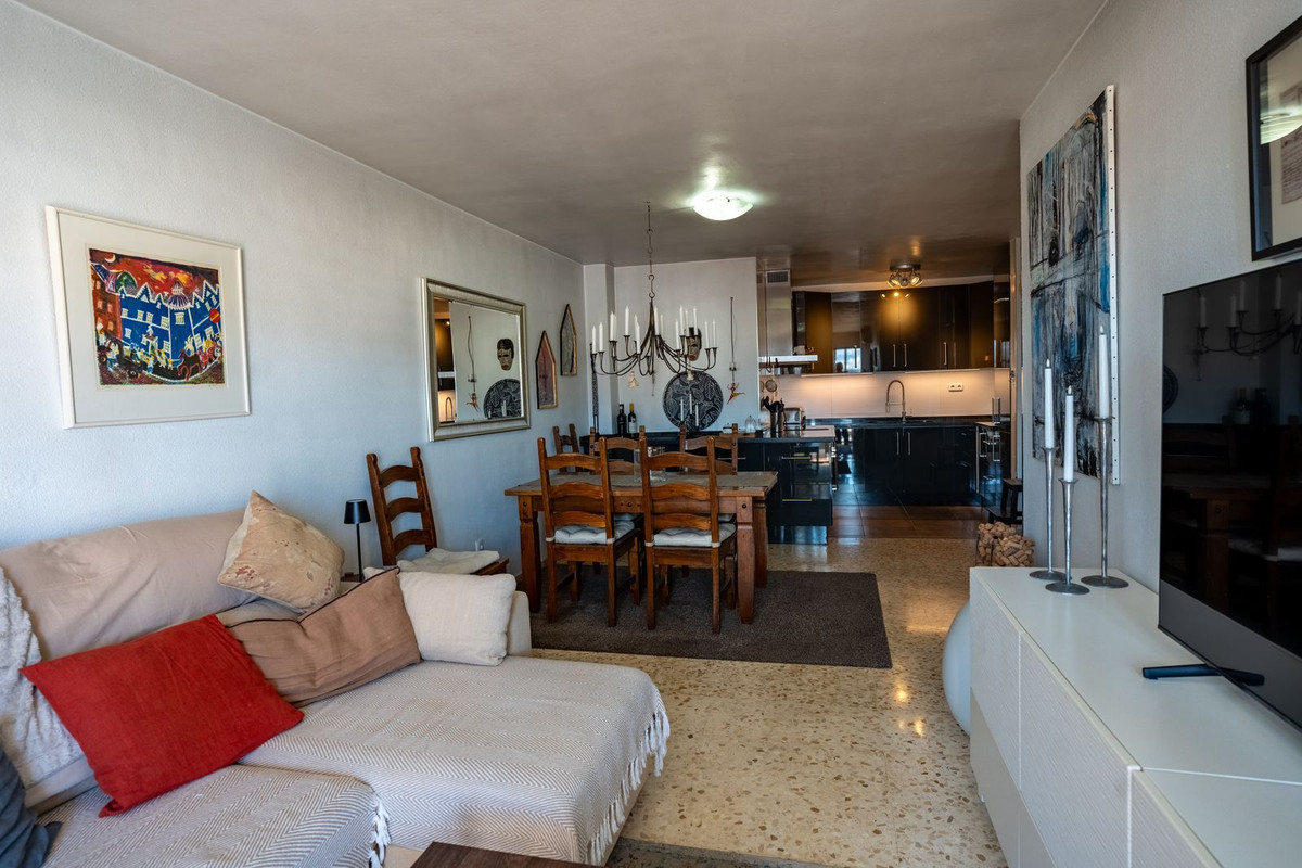 2 Bedroom Apartment in Fuengirola - Photo 33