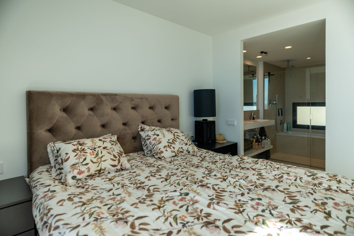 3 Bedroom Penthouse in Fuengirola - Photo 17