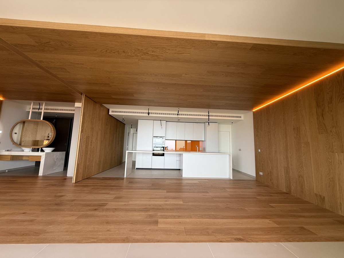 3 Bedroom Apartment in Benalmádena - Photo 4