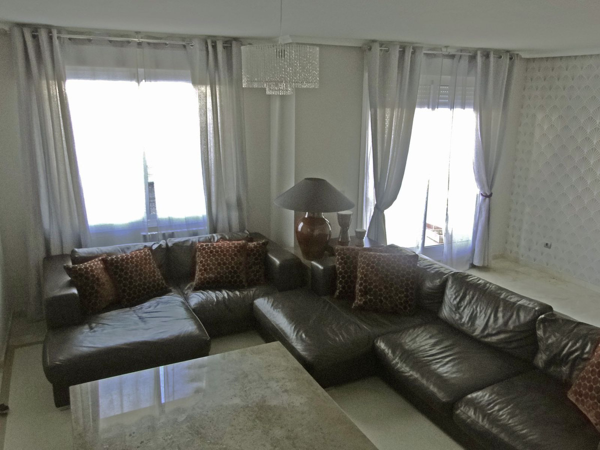 5 Bedroom Townhouse in Estepona - Photo 14