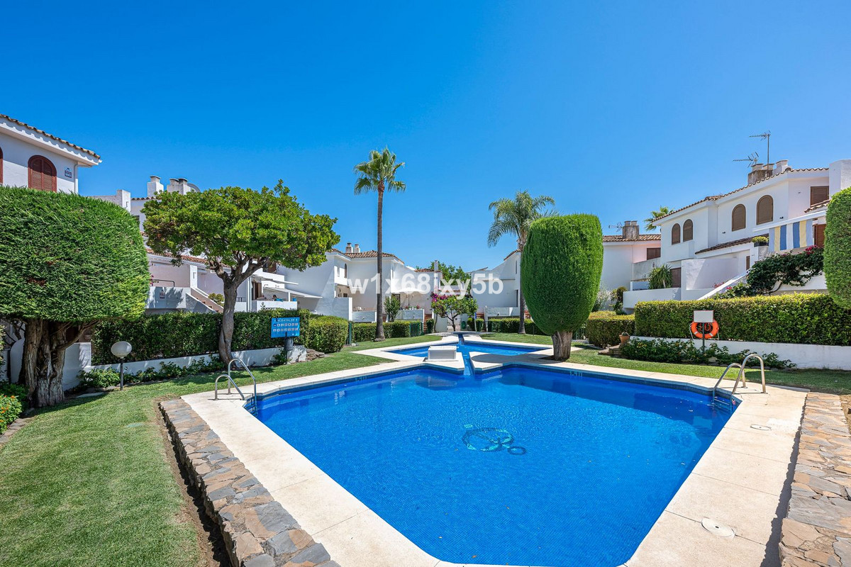 3 Bedroom Townhouse in Estepona - Фото 34