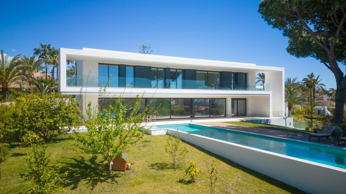 6 Bedroom Villa in Marbella - Photo 18