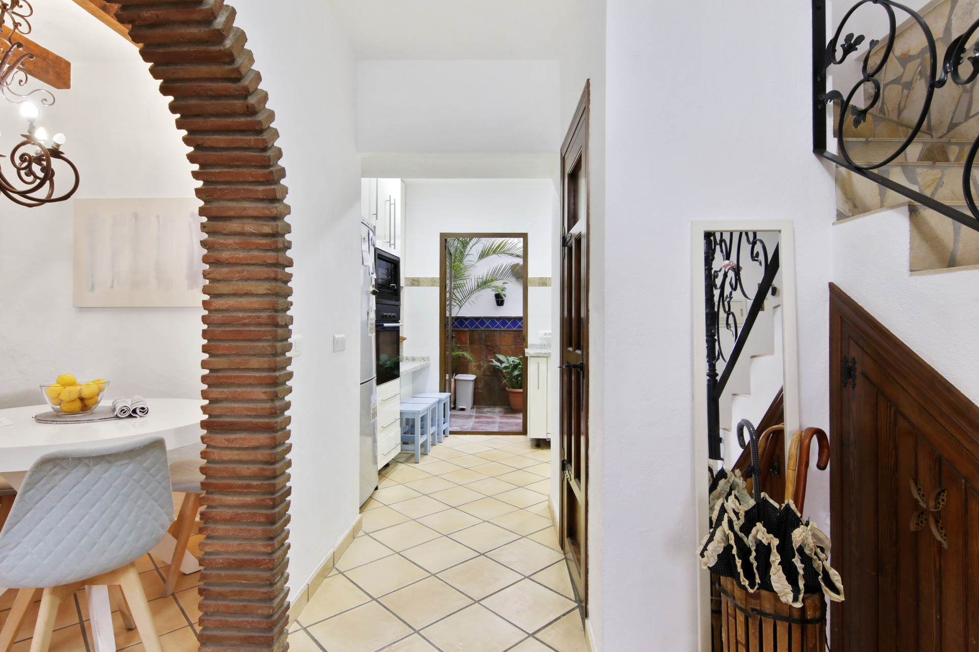 2 Bedroom Townhouse in Estepona - Photo 3